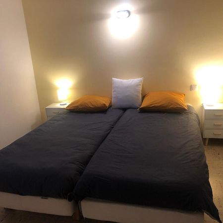 Chambre Pratique Avec Wc Et Vasque Attenant Du Rucher Naturaile Montagnac  Luaran gambar