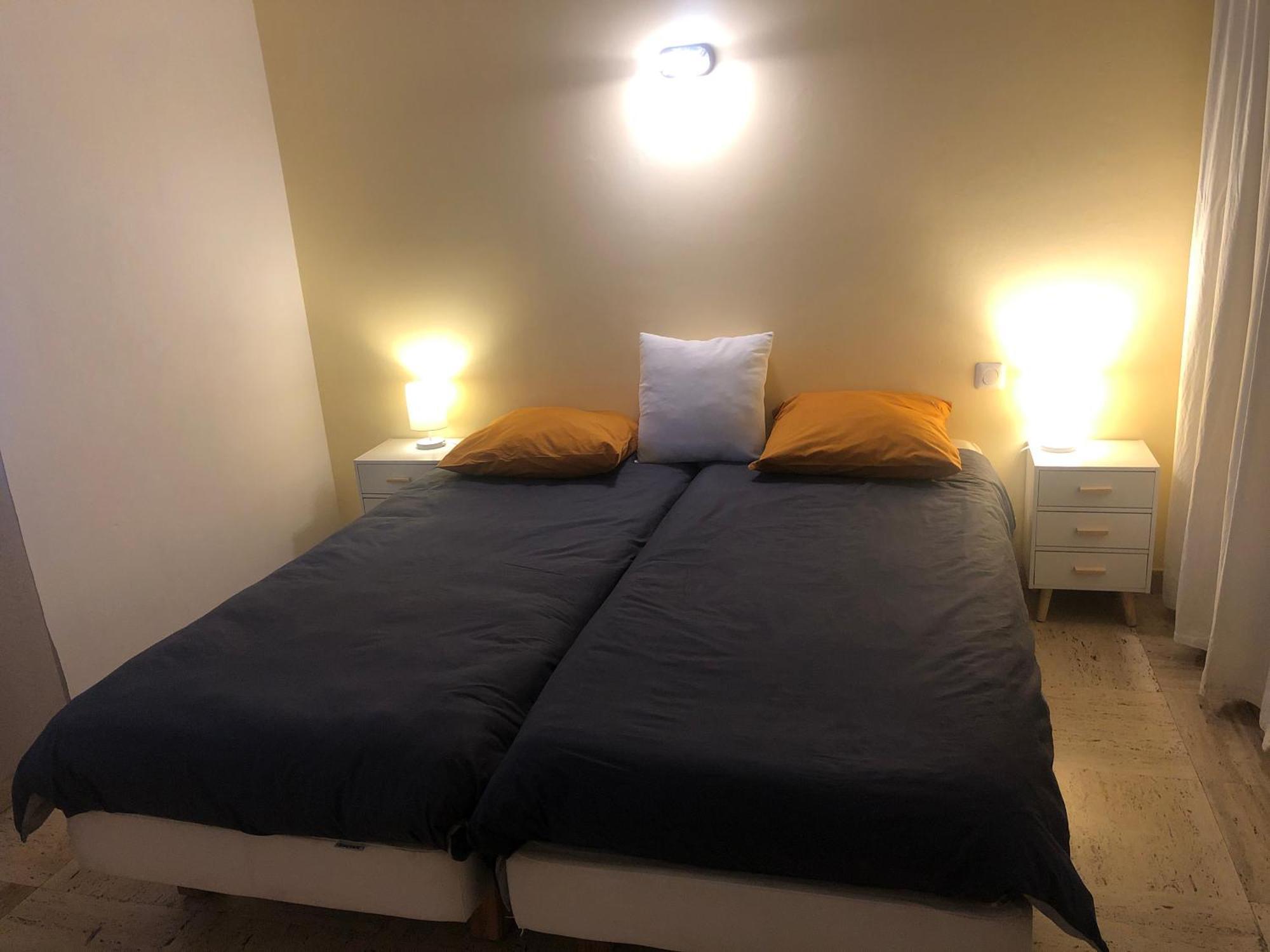 Chambre Pratique Avec Wc Et Vasque Attenant Du Rucher Naturaile Montagnac  Luaran gambar